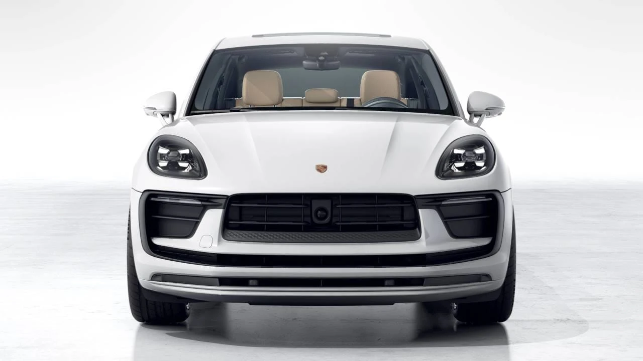2026 Porsche Macan - Image 8 of 10