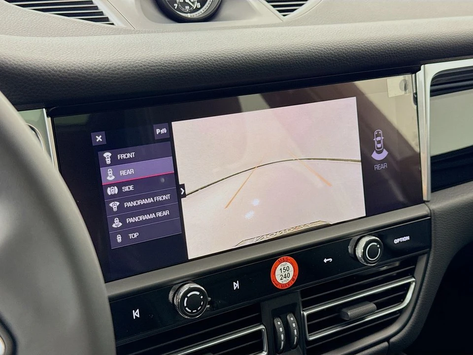 2026 Porsche Macan - Image 21 of 31