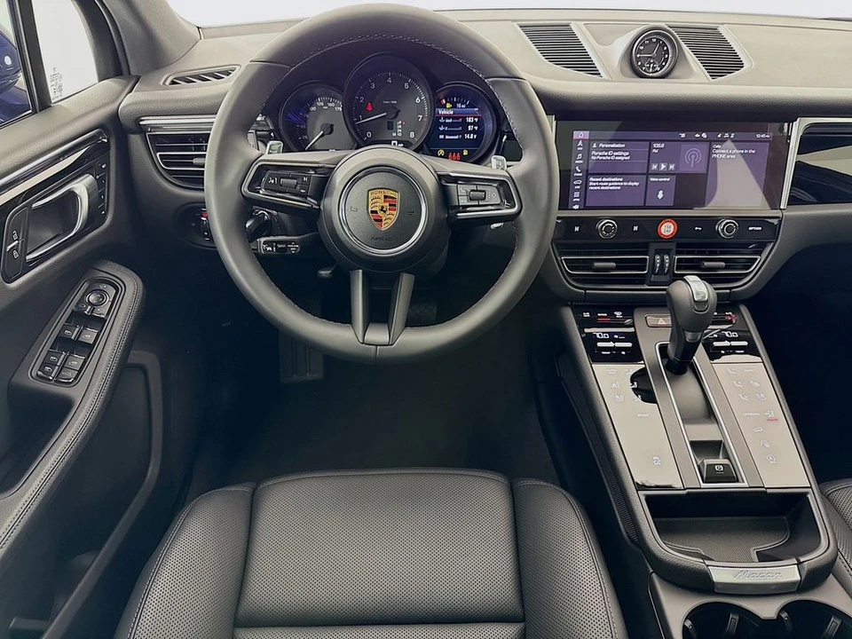 2026 Porsche Macan - Image 26 of 31