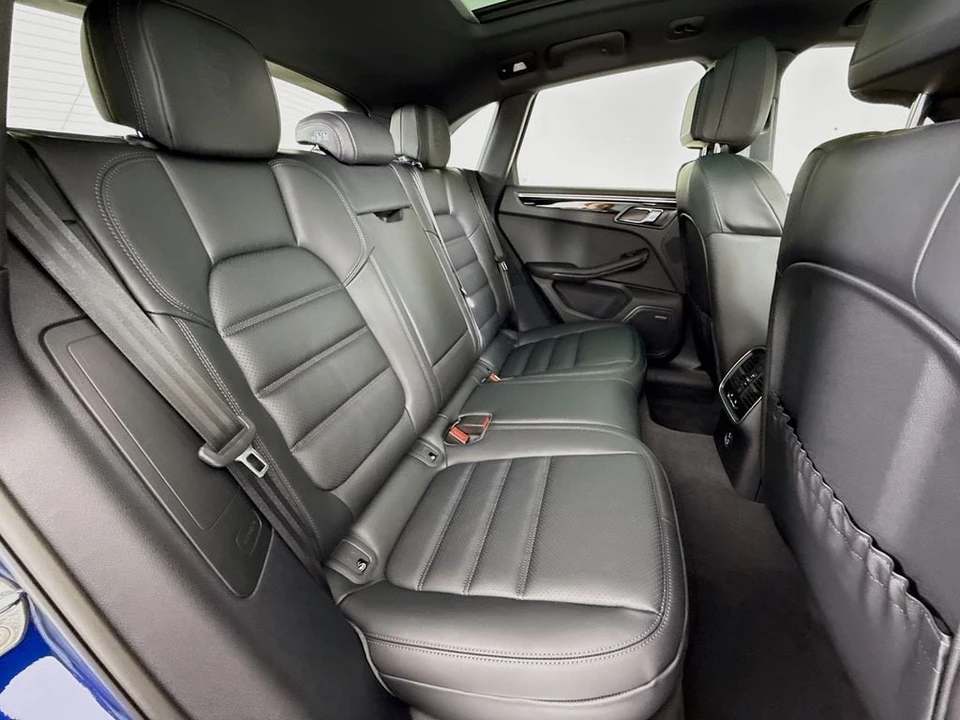 2026 Porsche Macan - Image 30 of 31