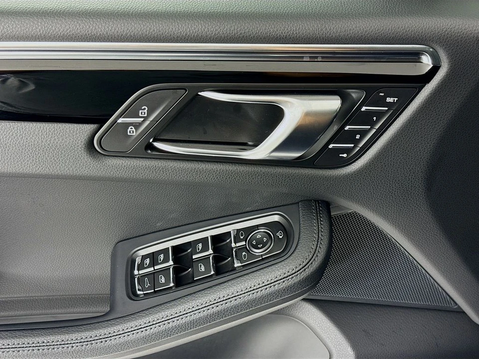 2026 Porsche Macan - Image 11 of 31