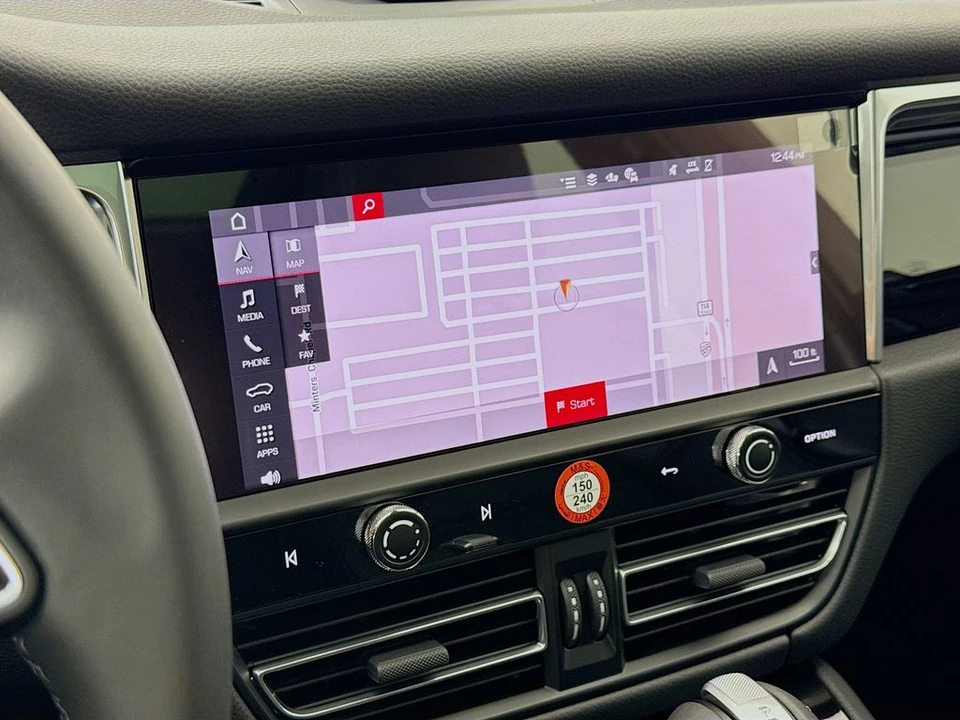 2026 Porsche Macan - Image 20 of 31