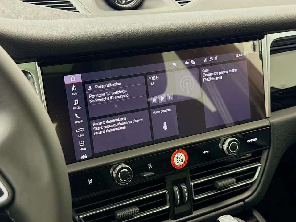 2026 Porsche Macan - Image 19 of 31