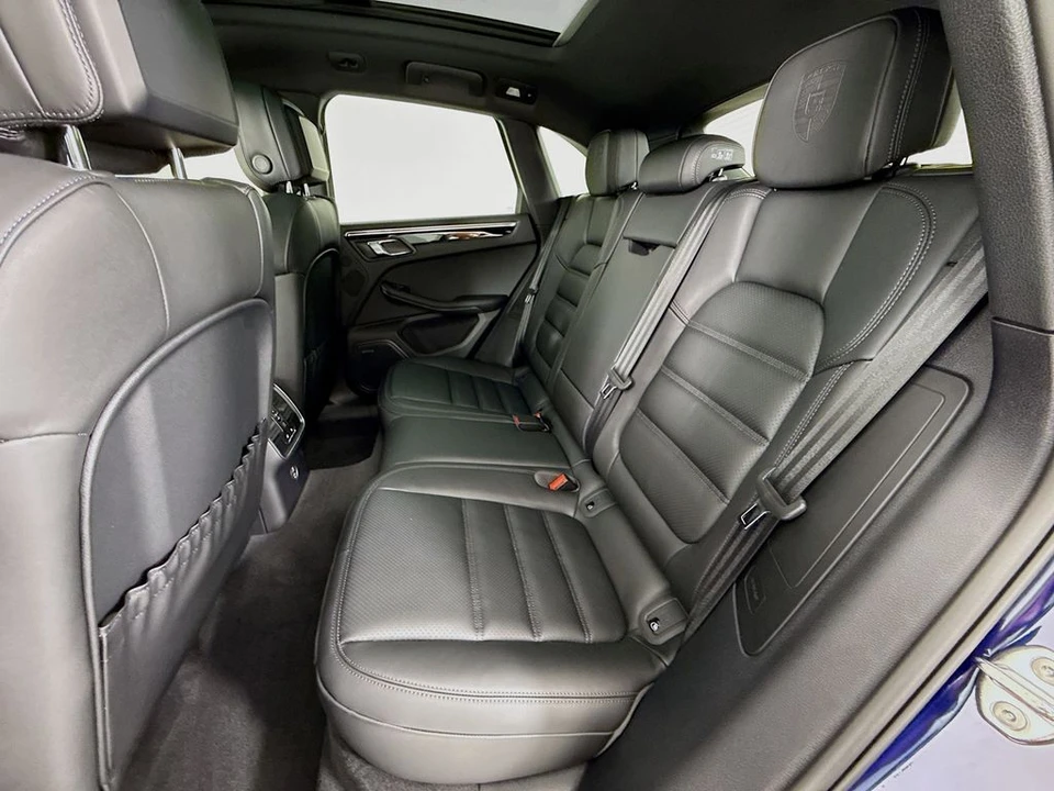 2026 Porsche Macan - Image 25 of 31