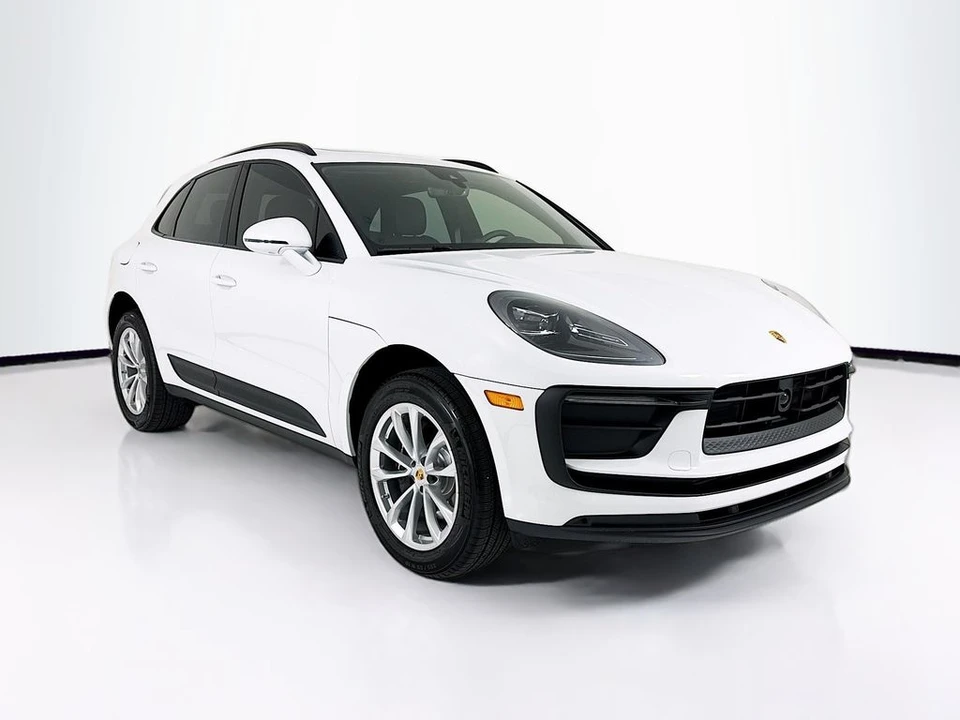 2026 Porsche Macan - Image 7 of 31