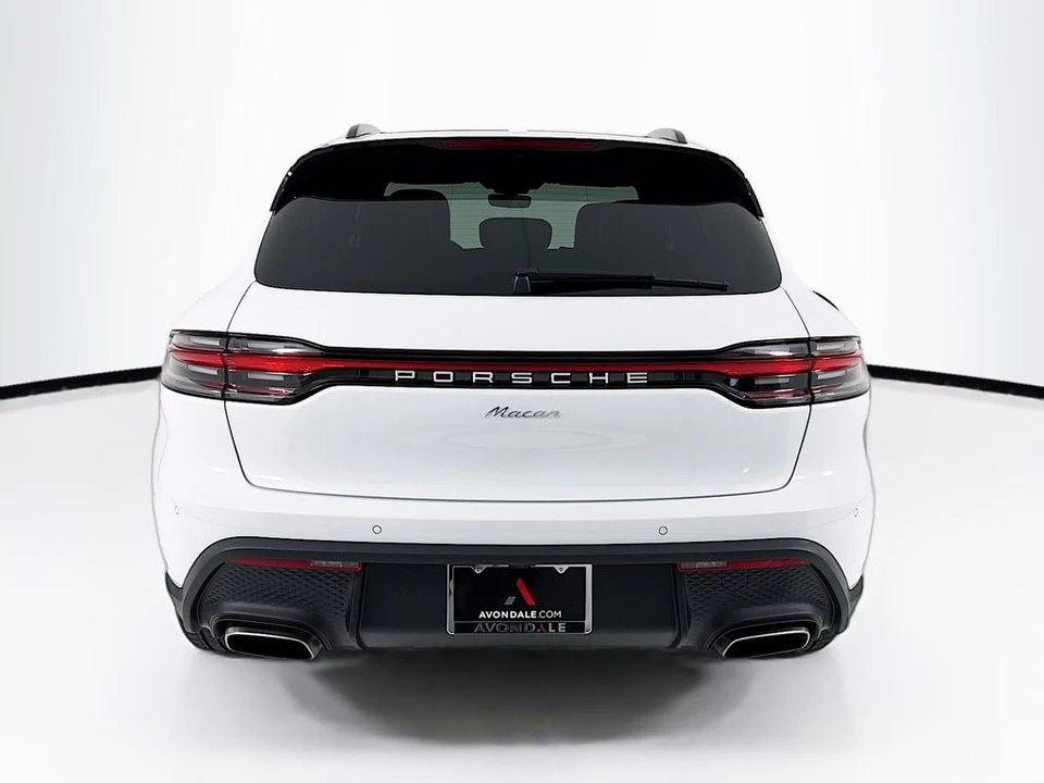 2026 Porsche Macan - Image 10 of 31