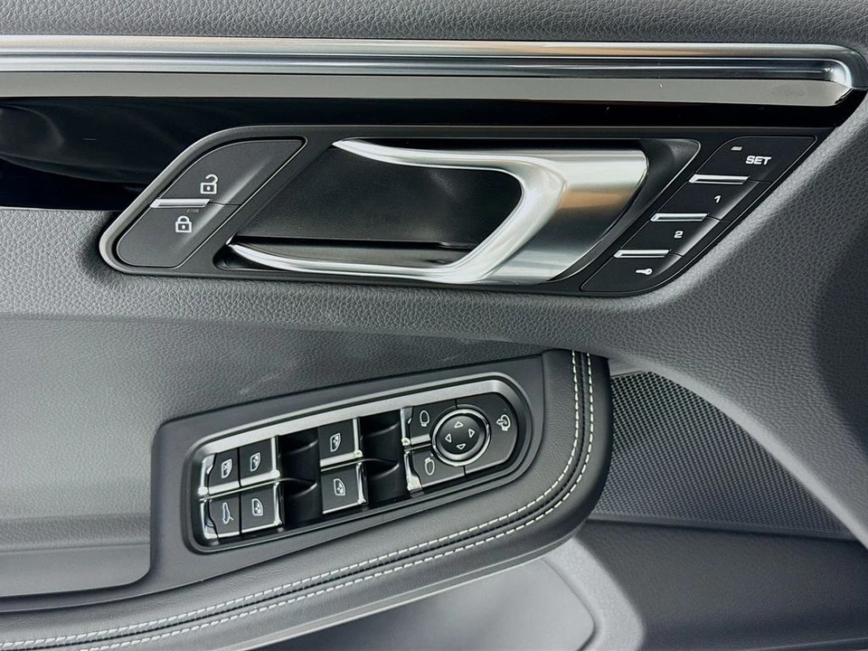 2026 Porsche Macan - Image 11 of 31