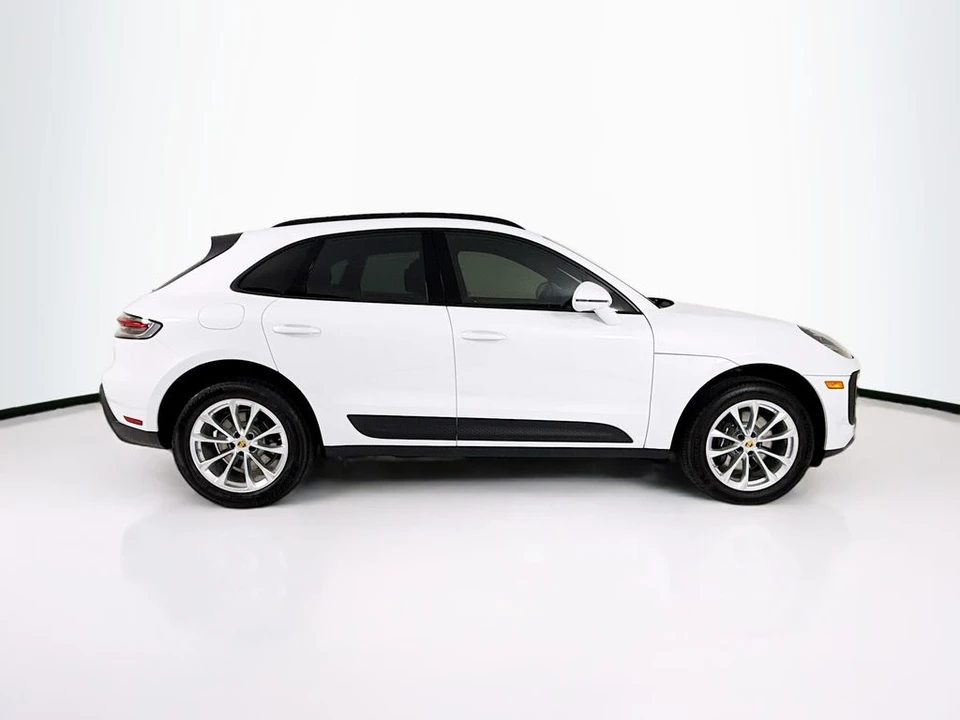 2026 Porsche Macan - Image 8 of 31