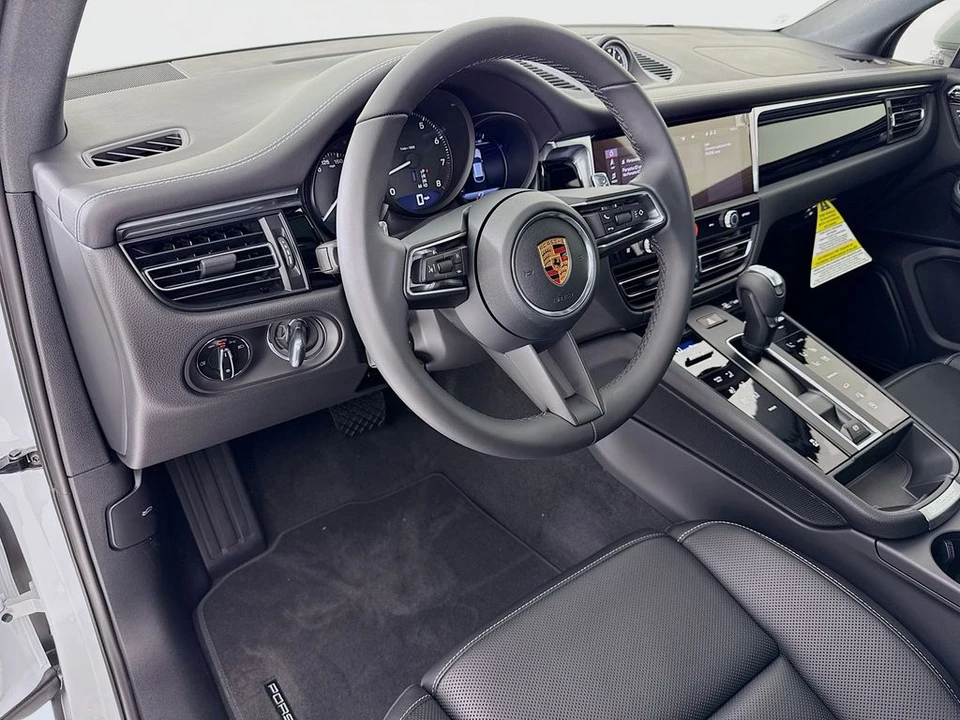2026 Porsche Macan - Image 4 of 31