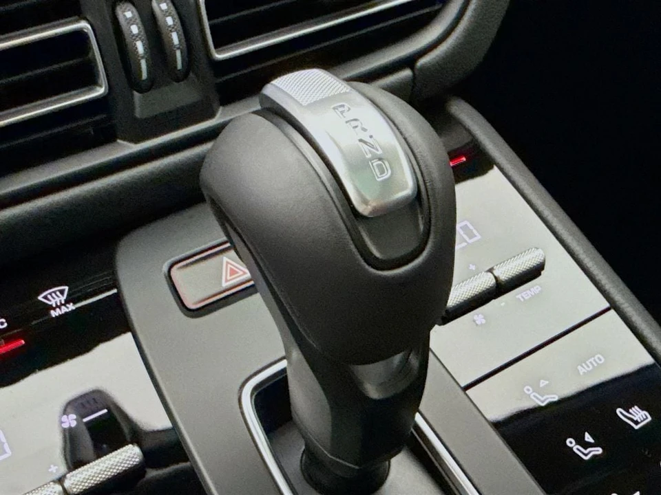 2026 Porsche Macan - Image 20 of 31