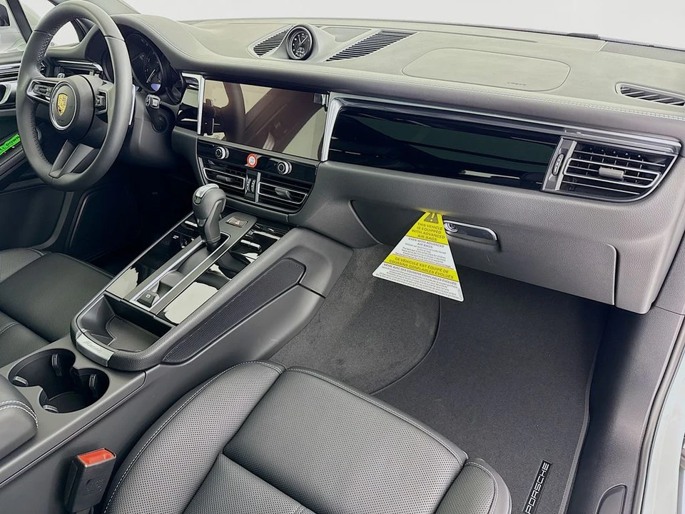 2026 Porsche Macan - Image 30 of 31