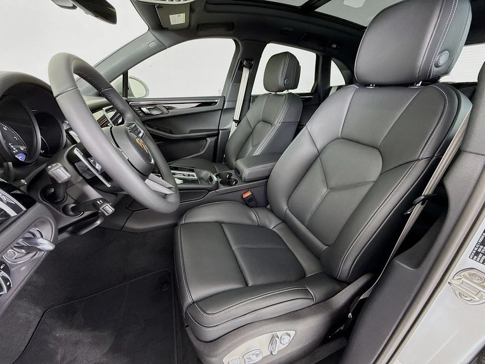 2026 Porsche Macan - Image 5 of 31