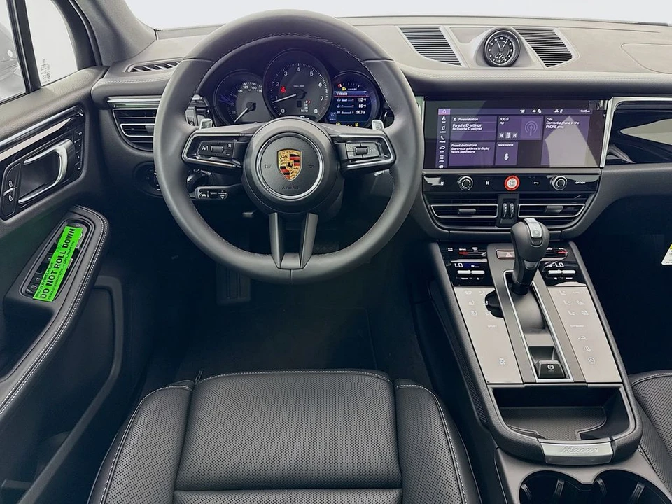 2026 Porsche Macan - Image 24 of 31