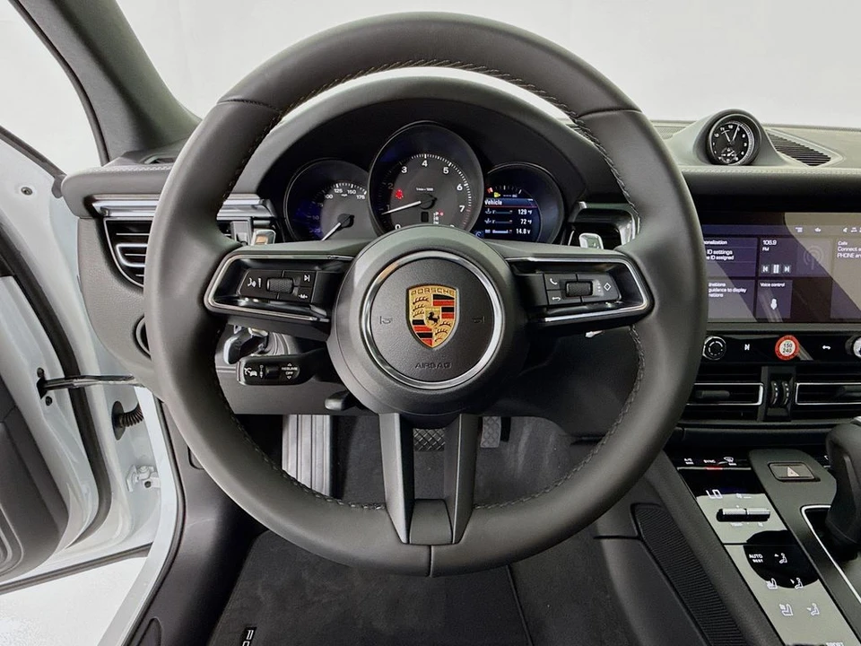 2026 Porsche Macan - Image 14 of 31