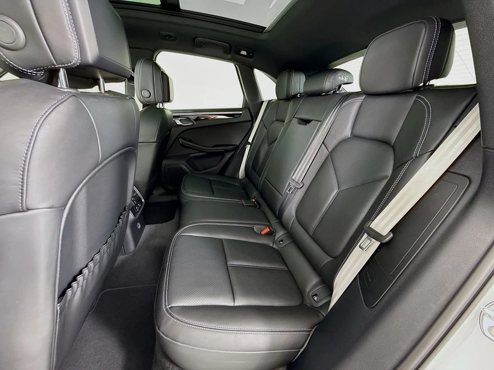 2026 Porsche Macan - Image 23 of 31