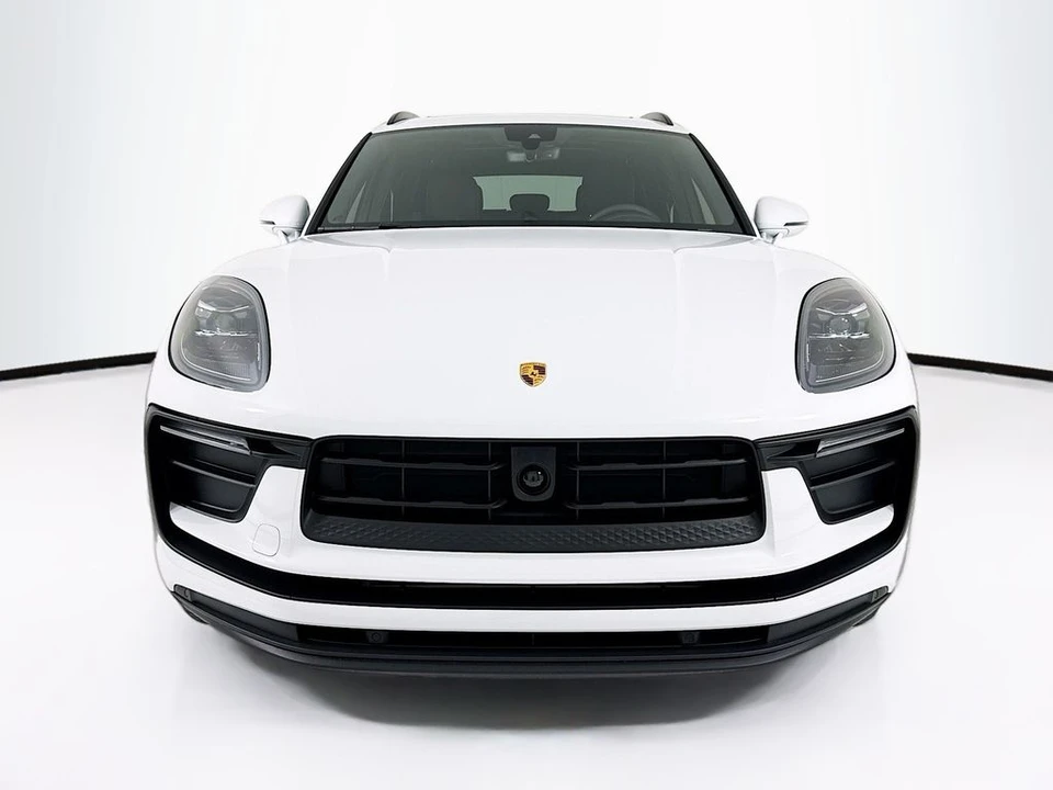 2026 Porsche Macan - Image 6 of 31
