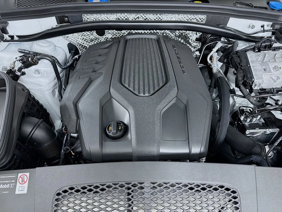 2026 Porsche Macan - Image 31 of 31