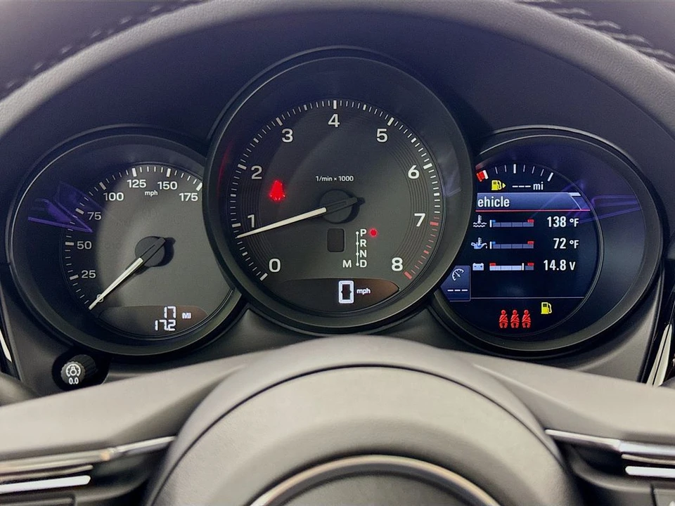 2026 Porsche Macan - Image 15 of 31