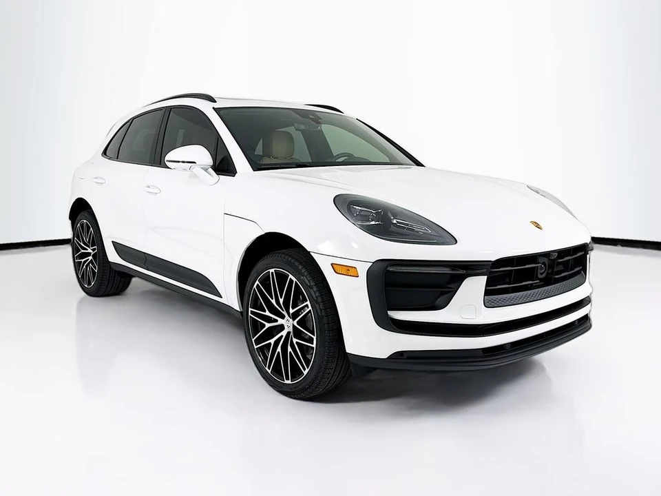 2026 Porsche Macan - Image 7 of 31