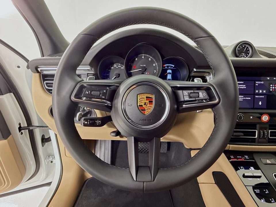 2026 Porsche Macan - Image 15 of 31