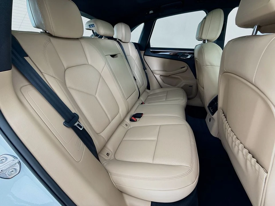 2026 Porsche Macan - Image 30 of 31