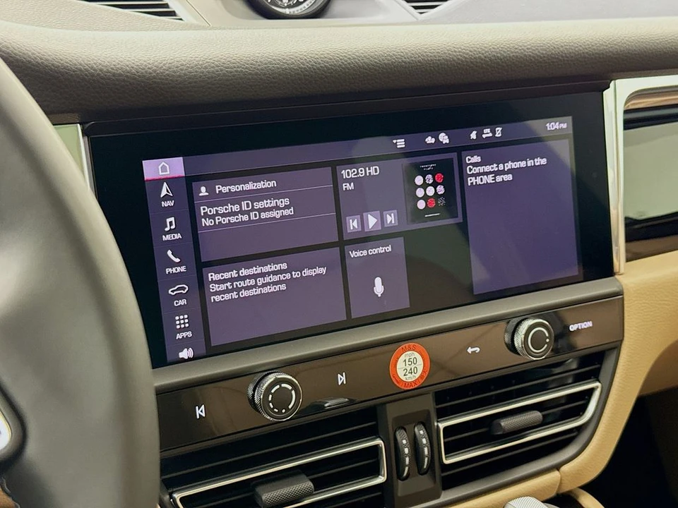 2026 Porsche Macan - Image 18 of 31