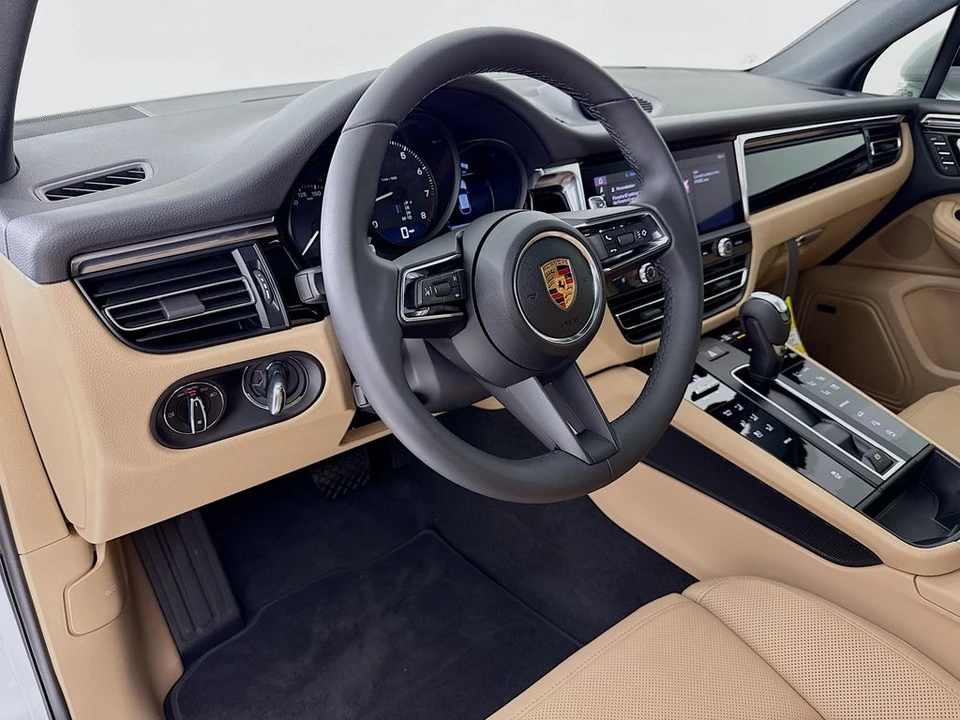 2026 Porsche Macan - Image 4 of 31
