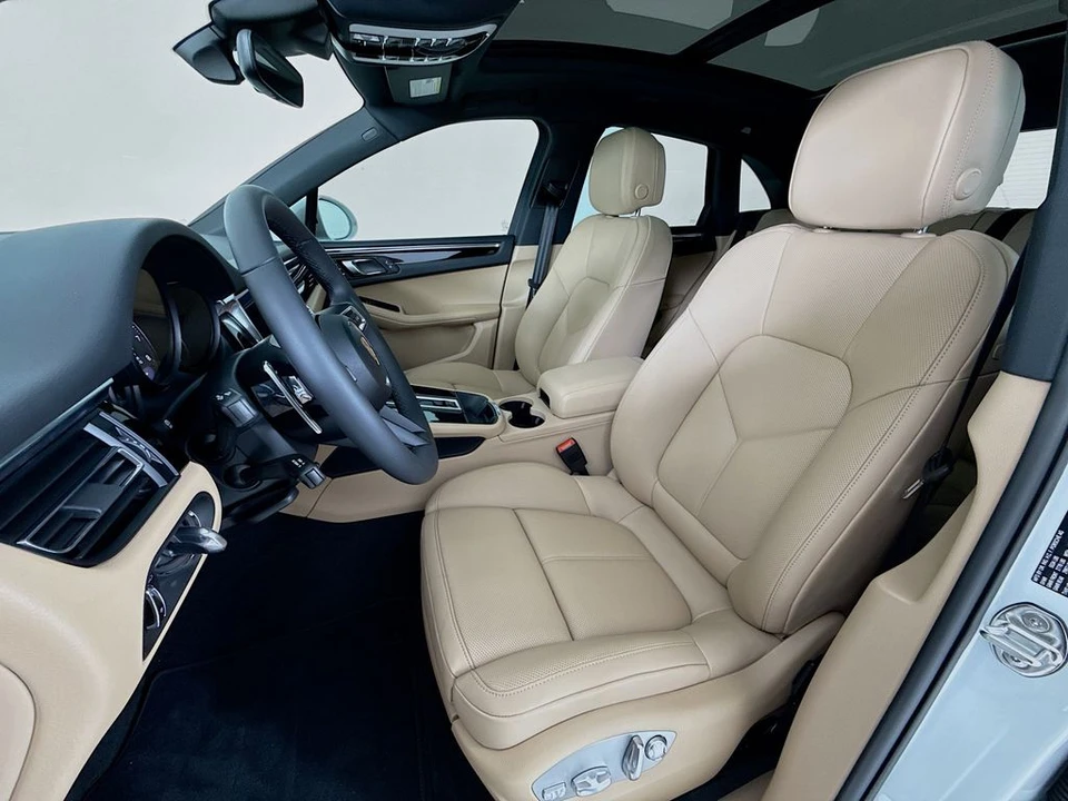 2026 Porsche Macan - Image 5 of 31