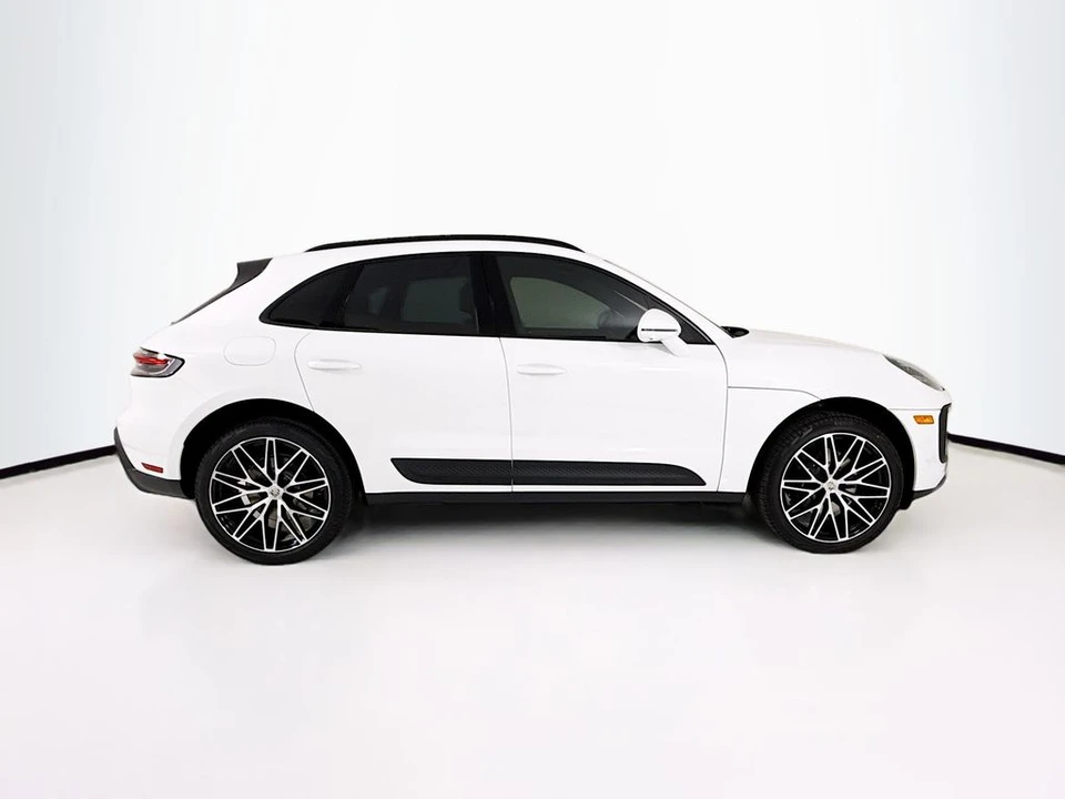 2026 Porsche Macan - Image 8 of 31