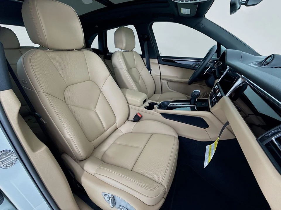 2026 Porsche Macan - Image 31 of 31