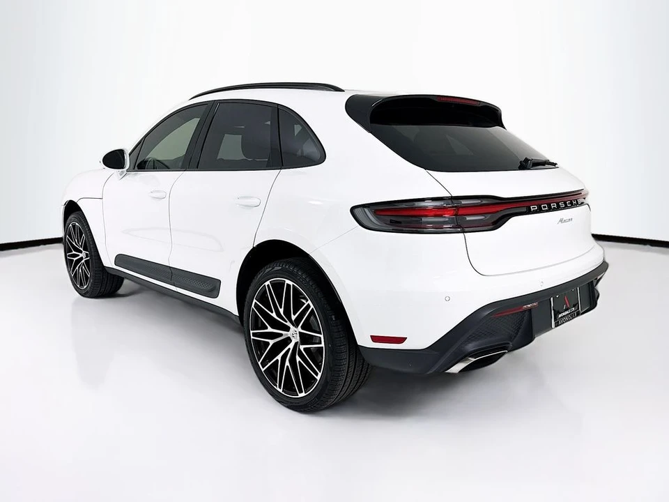 2026 Porsche Macan - Image 3 of 31