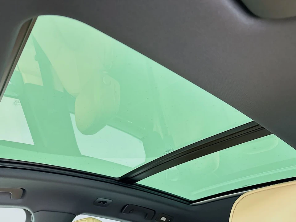 2026 Porsche Macan - Image 23 of 31