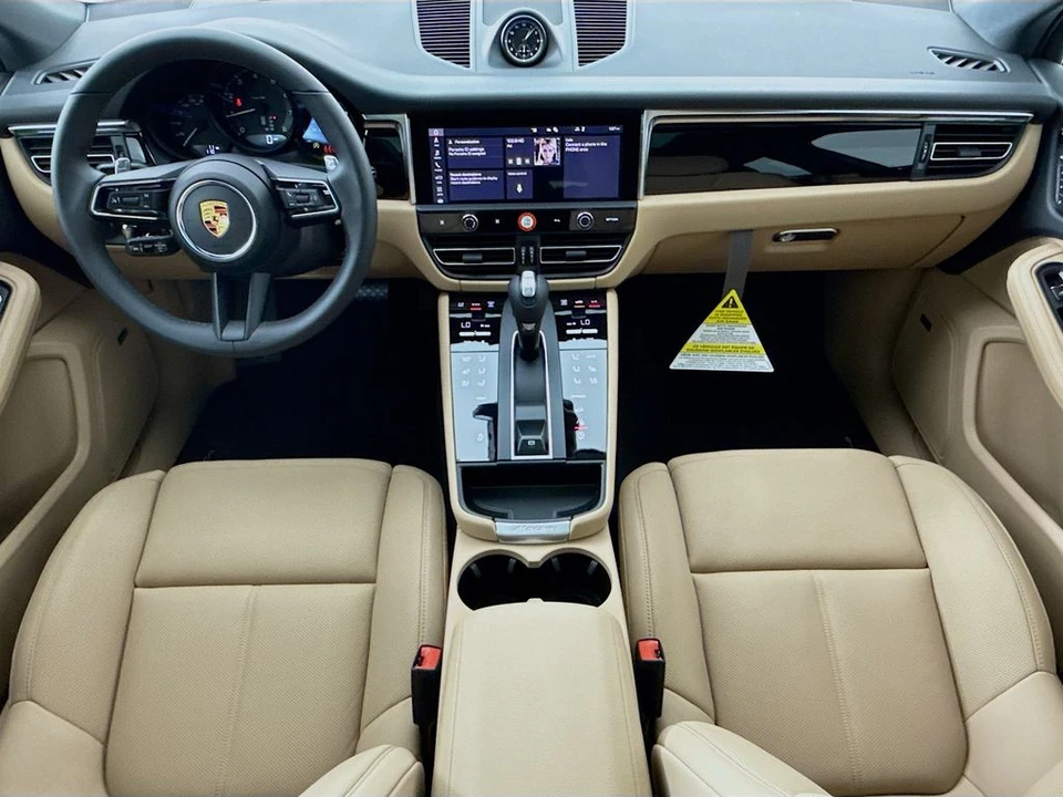2026 Porsche Macan - Image 27 of 31