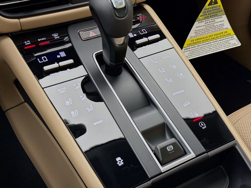 2026 Porsche Macan - Image 22 of 31