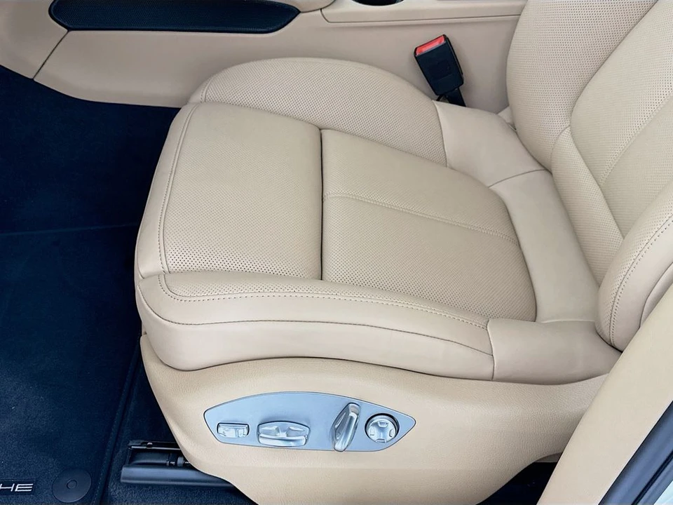 2026 Porsche Macan - Image 13 of 31