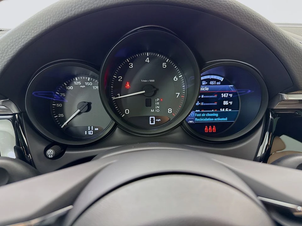 2026 Porsche Macan - Image 16 of 31