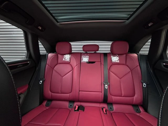 2026 Porsche Macan - Image 25 of 28