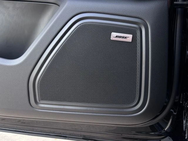 2026 Porsche Macan - Image 23 of 28