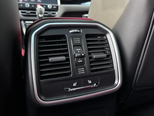 2026 Porsche Macan - Image 24 of 28