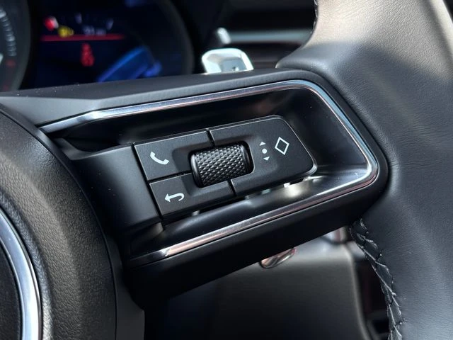 2026 Porsche Macan - Image 17 of 28