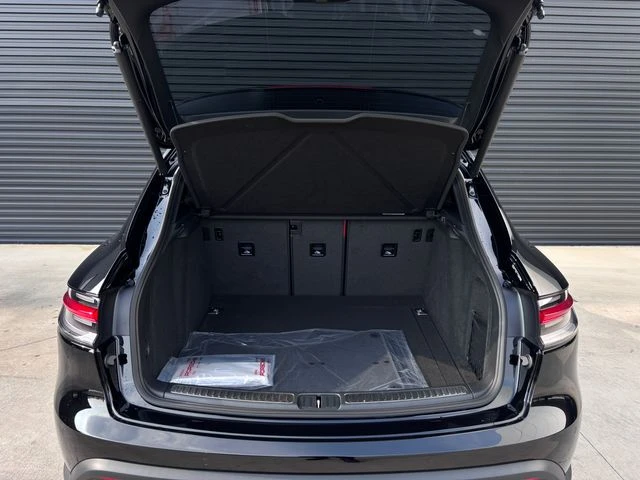 2026 Porsche Macan - Image 26 of 28
