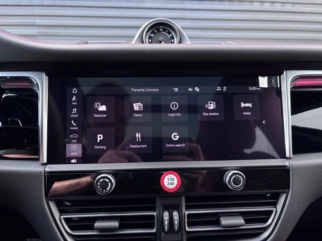 2026 Porsche Macan - Image 18 of 28