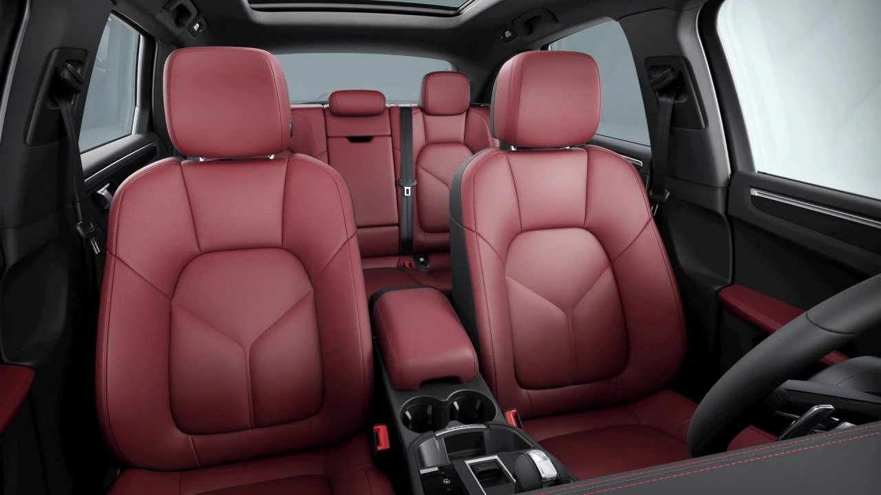 2026 Porsche Macan - Image 10 of 10