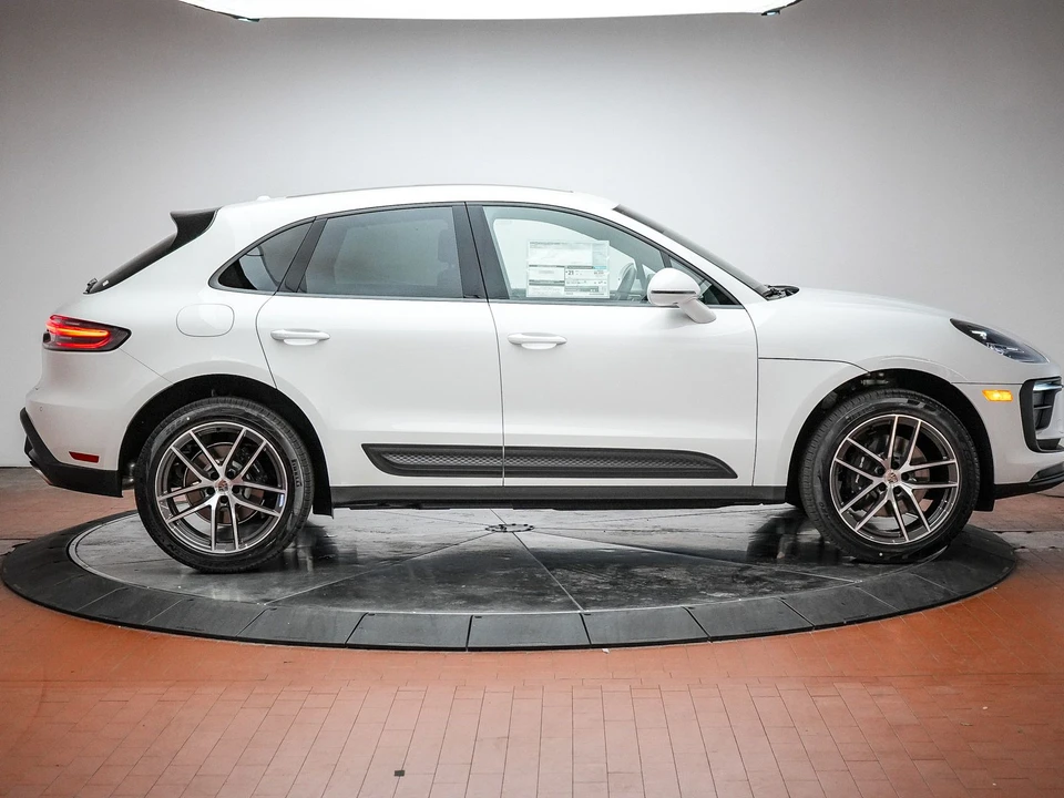 2026 Porsche Macan - Image 13 of 31