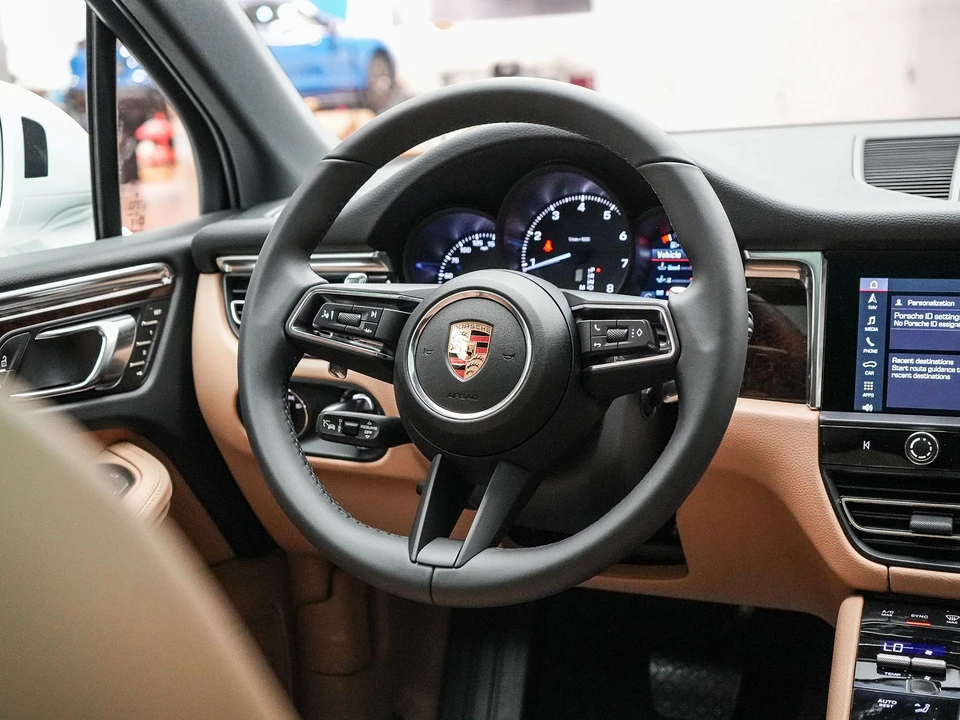2026 Porsche Macan - Image 19 of 31