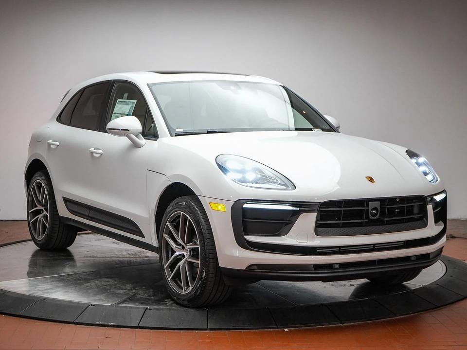 2026 Porsche Macan - Image 14 of 31