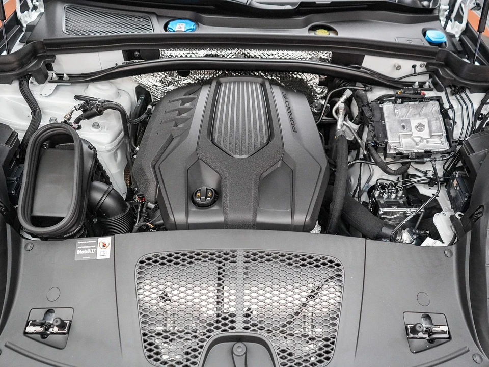 2026 Porsche Macan - Image 31 of 31