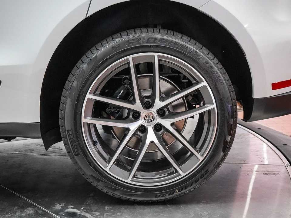 2026 Porsche Macan - Image 9 of 31