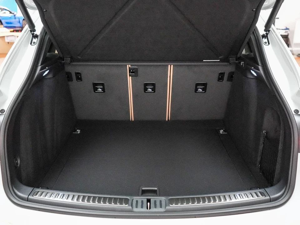 2026 Porsche Macan - Image 30 of 31