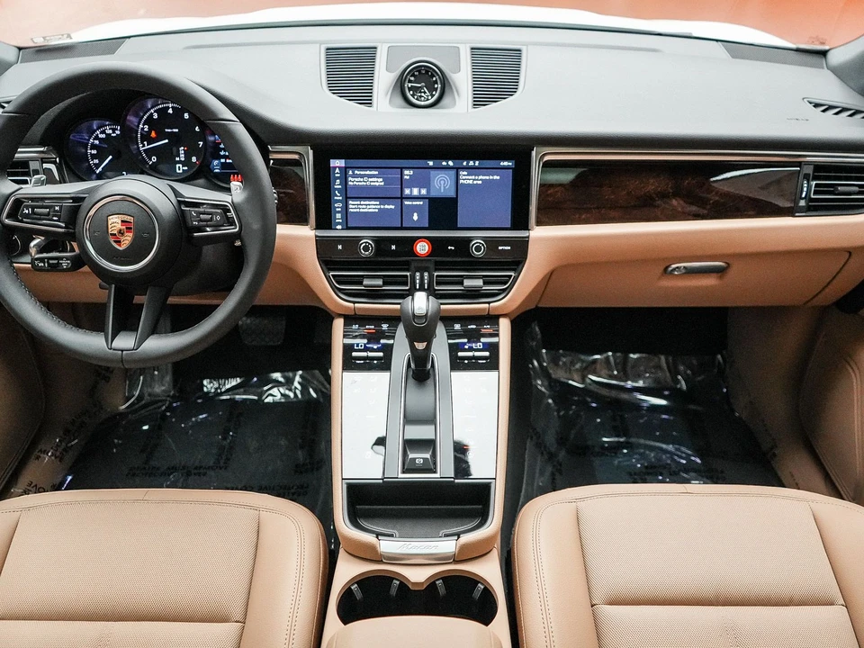 2026 Porsche Macan - Image 16 of 31